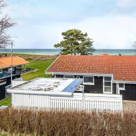 Дом отдыха 6 Person Holiday In