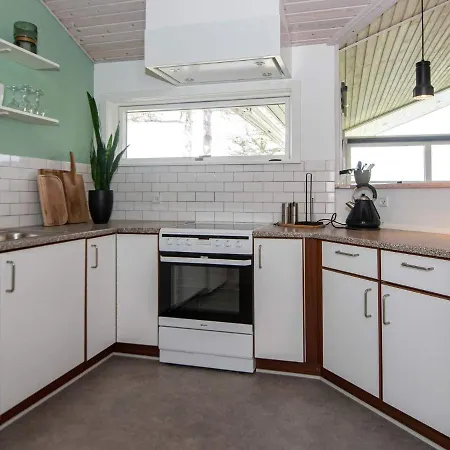 Дом отдыха 6 Person Holiday In